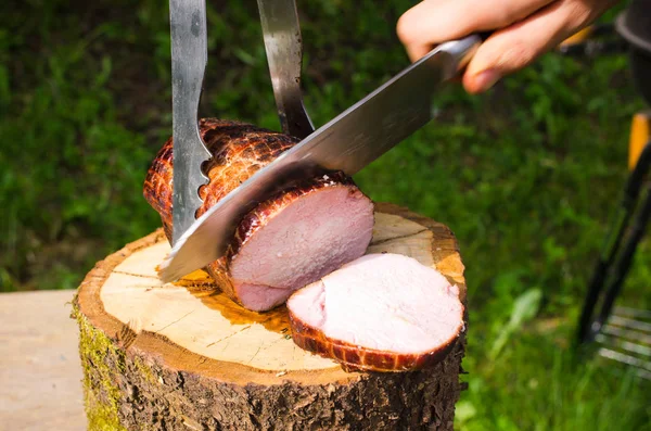 Jamón de cerdo al horno en barbacoa — Foto de Stock
