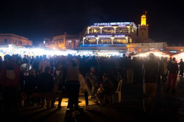 Kalabalık ve renkli Pazar