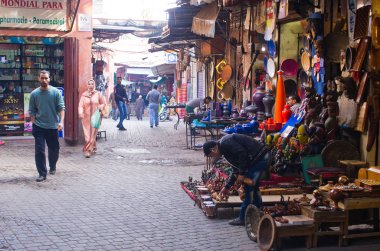 Kalabalık ve renkli Pazar