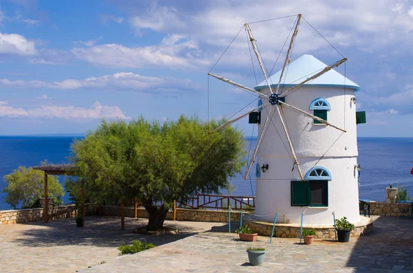 Moulin à vent sur l'île de Zakynthos, Grèce — Photo