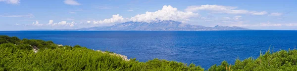 Arka planda, Yunanistan ile Cefalonia Zakynthos üzerinde gerçekleştirilen deniz manzarası — Stok fotoğraf