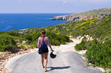 Genç kadın kask, Zakynthos Island, Yunanistan