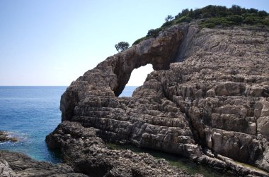 Korakonissi bay taş köprü oluşumu, Zakynthos, Yunanistan