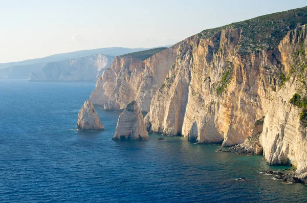 悬崖上的扎金索斯岛，Agalas 希腊 — 图库照片