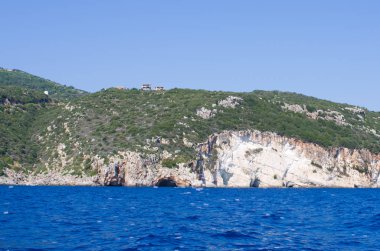 Mağaralar üzerinde uçuruma Zakynthos, Yunanistan