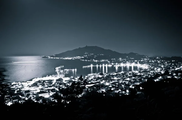 Zakynthos cidade durante a noite, Grécia — Fotografia de Stock