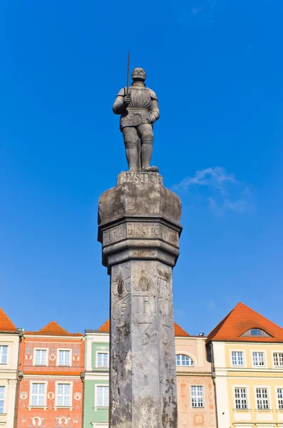 Monumento en el centro de Poznan, Polonia — Foto de Stock