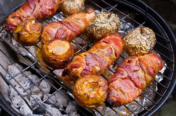 Piatti sul barbecue — Foto Stock