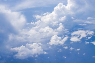 Bulutların üstünde