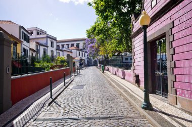 Funchal, Madeira döşeli sokakta