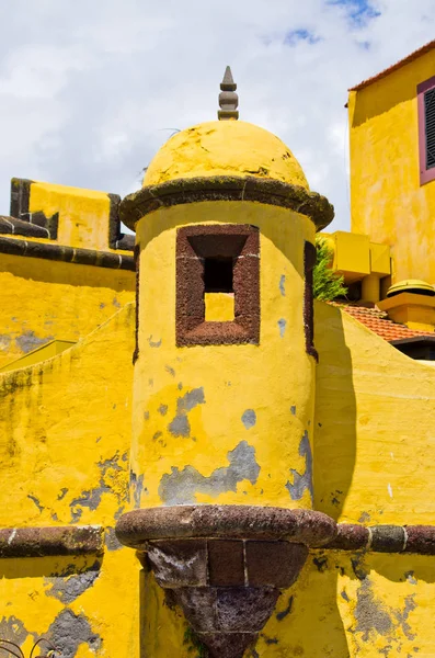 Funchal, Madeira sarı kalede — Stok fotoğraf