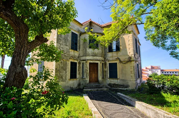 Vecchia villa abbandonata sull'isola di Madeira — Foto Stock