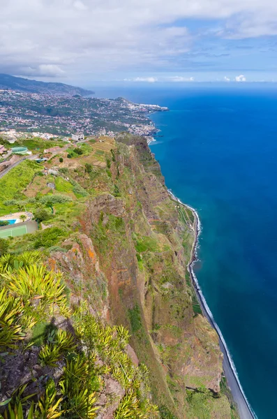 Vista desde el acantilado de Cabo Girao. Isla de Madeira, Portugal . — Foto de Stock