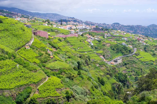 Colinas cubiertas de nubes, isla de Madeira - Portugal — Foto de Stock