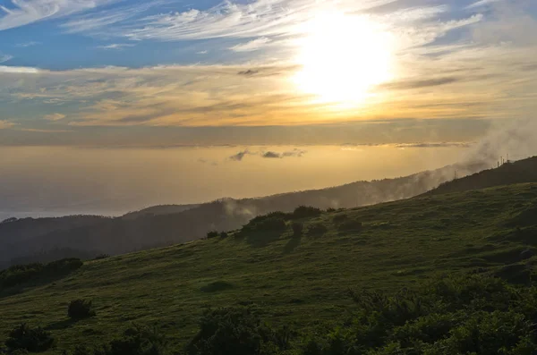 Pôr do sol no planalto de Paul da Serra, Madeira, Portugal — Fotografia de Stock