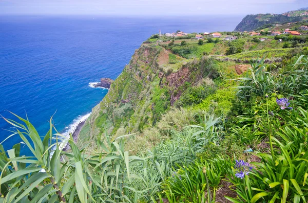 Pobřeží Madeiry ostrov poblíž Sao Jorge, Portugalsko — Stock fotografie
