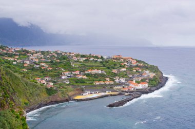 Sahil yakınındaki Ponta Delgada, Madeira Adası, Portekiz