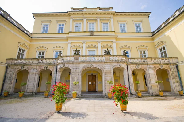 Palace of Czartoryski, Pulawy, Poland — Stock Photo, Image