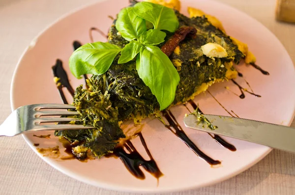 Crostata saporita con spinaci — Foto Stock