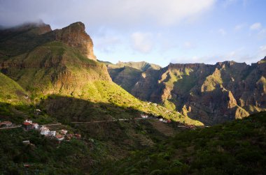 Tenerife 'deki ünlü Masca köyünün etrafındaki dağlar