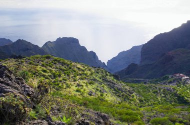 Tenerife 'deki ünlü Masca köyünün etrafındaki dağlar