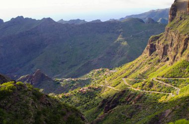 Tenerife 'deki ünlü Masca köyünün etrafındaki dağlar