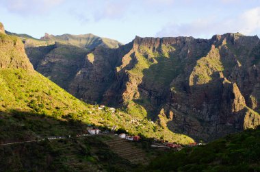 Tenerife 'deki ünlü Masca köyünün etrafındaki dağlar