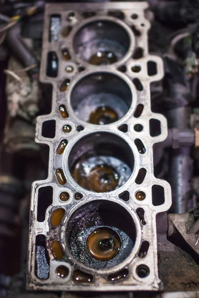 Abrir bloco velho no motor de quatro cilindros — Fotografia de Stock