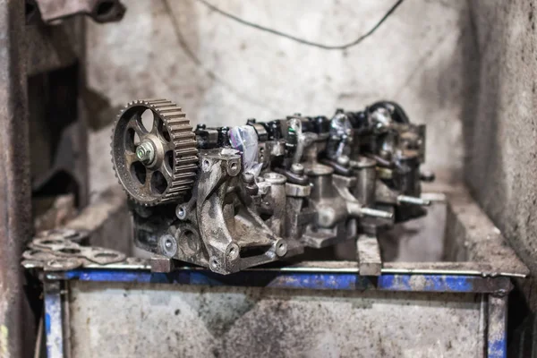 4 개의 실린더 엔진에 오픈 된 블록 — 스톡 사진