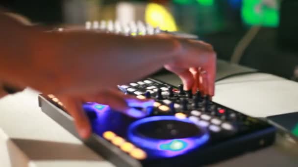 Dj Mixing at the night club — стоковое видео
