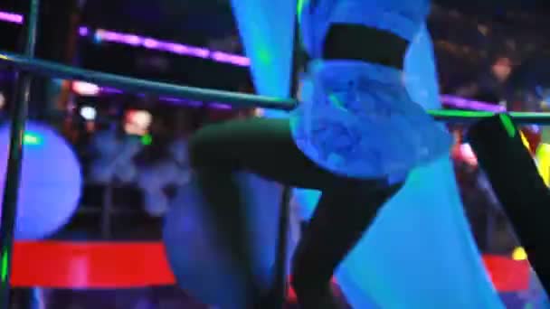PJ bailando en el club nocturno — Vídeos de Stock