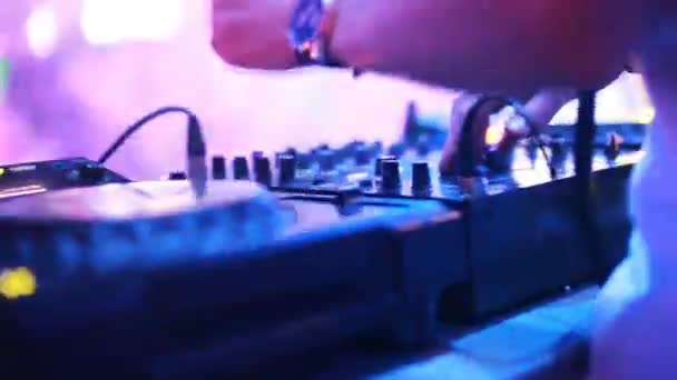 Mixing Console no clube noturno — Vídeo de Stock