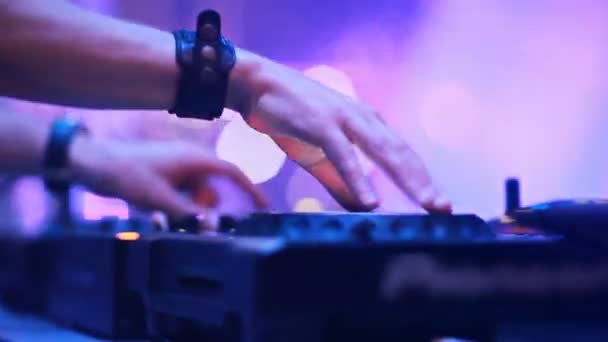 Mixing Console no clube noturno — Vídeo de Stock