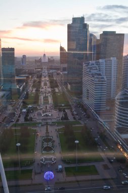 Nurzhol Bulvarı'nda havadan görünümden akşam görüntüleyin. Astana. Kazakistan