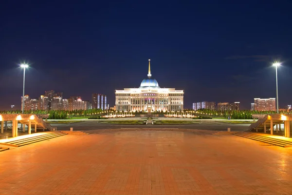 Akorda - residence President Republic of Kazakhstan in the evening. Astana — Stock Photo, Image