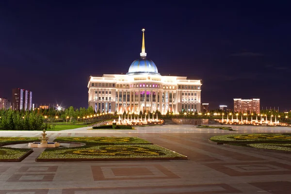 Akorda - residência Presidente República do Cazaquistão à noite. Astana. — Fotografia de Stock