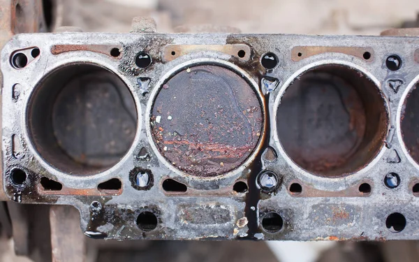 Velho motor não funcional com pistões enferrujados — Fotografia de Stock