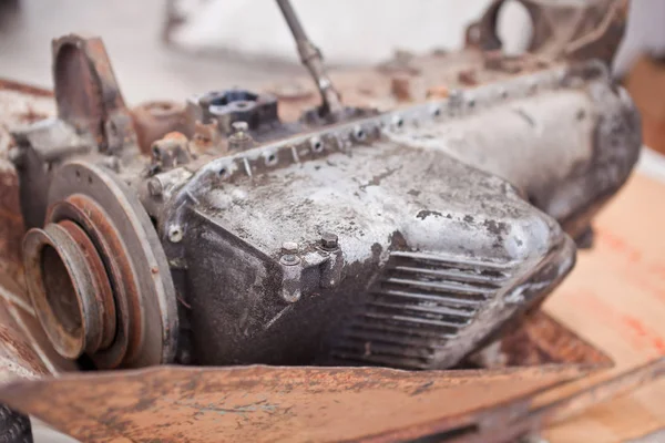 엔진 거짓말은 수레에서 작동 하지 않는 오래 된 — 스톡 사진