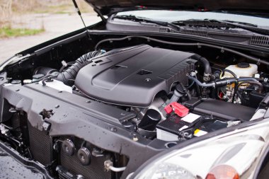Yeni off-road aracın motoru V8 plastikle kaplı