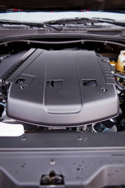 Il nuovo motore fuoristrada V8 è rivestito in plastica — Foto Stock