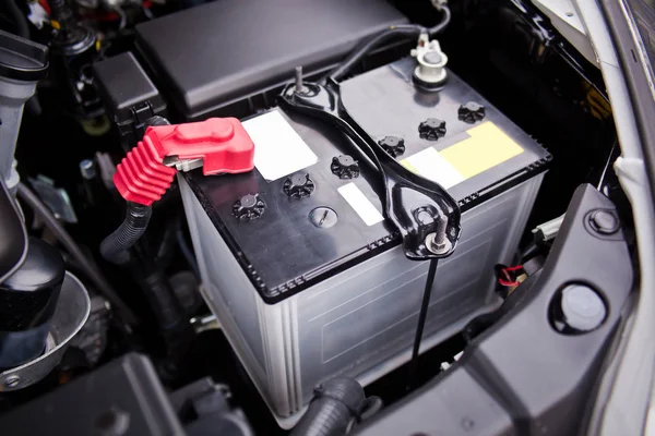 Battery installed near the V8 motor in SUV — Stock Photo, Image