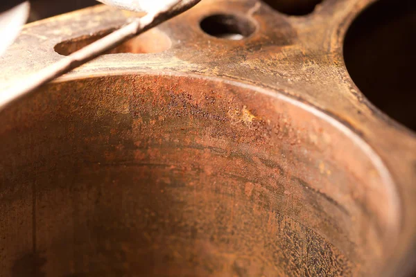 Γκρο πλαν κύλινδρο από παλιά σκουριασμένα μηχανή — Φωτογραφία Αρχείου