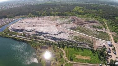 Şehir çöplüğü kuşbakışı göz görünümü düzgün Gölü