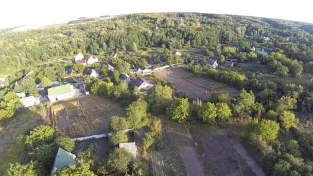 Luchtfoto van het oude dorp in Oekraïne — Stockvideo