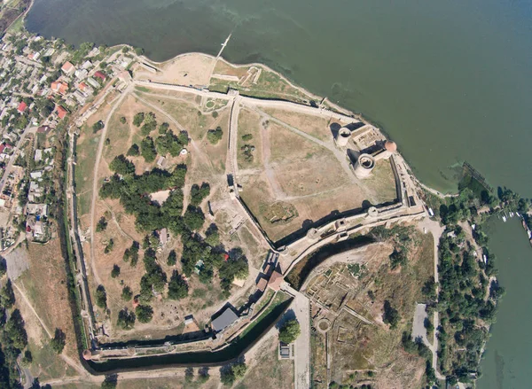Sahilde tarihi kalesinin havadan görünümü — Stok fotoğraf