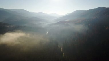 Bir sabah sis ile Dağları, alanının havadan görünümü