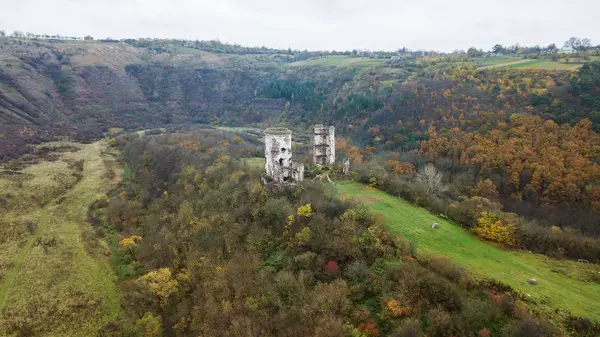 Aerial view on destroyed towers of the castle on the hill — Stock Photo, Image