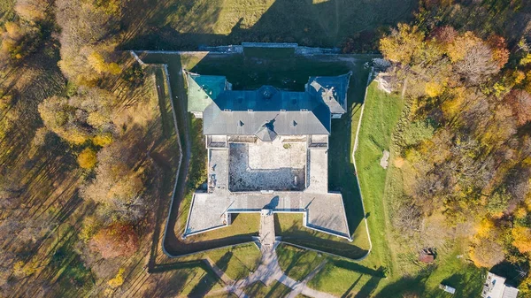 Letecký pohled na historickou nemovitost na Ukrajině. Hrad podgoretskij, renesance — Stock fotografie