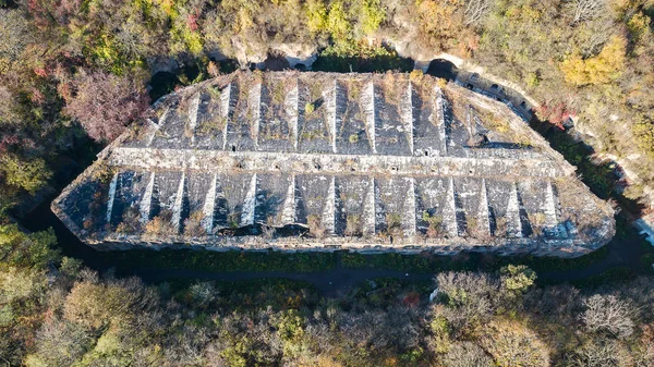 Veduta aerea della fortezza è coperto da una roccia — Foto Stock