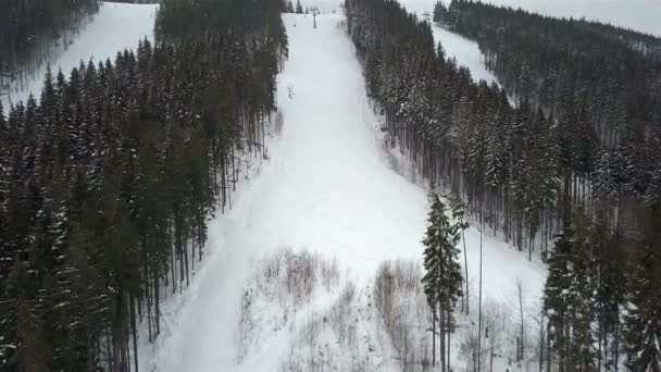 Helling Voor Het Verlagen Van Skiërs Snowboarders Het Skigebied — Stockvideo